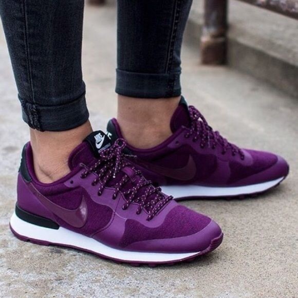 nike internationalist tech fleece